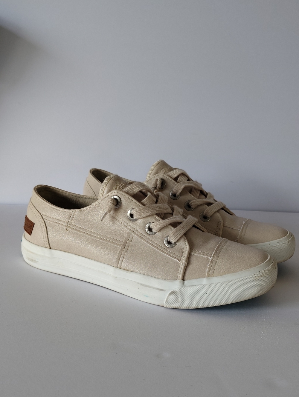 Blowfish Casual Women's 8 Beige Sneakers - Low Top Comfort